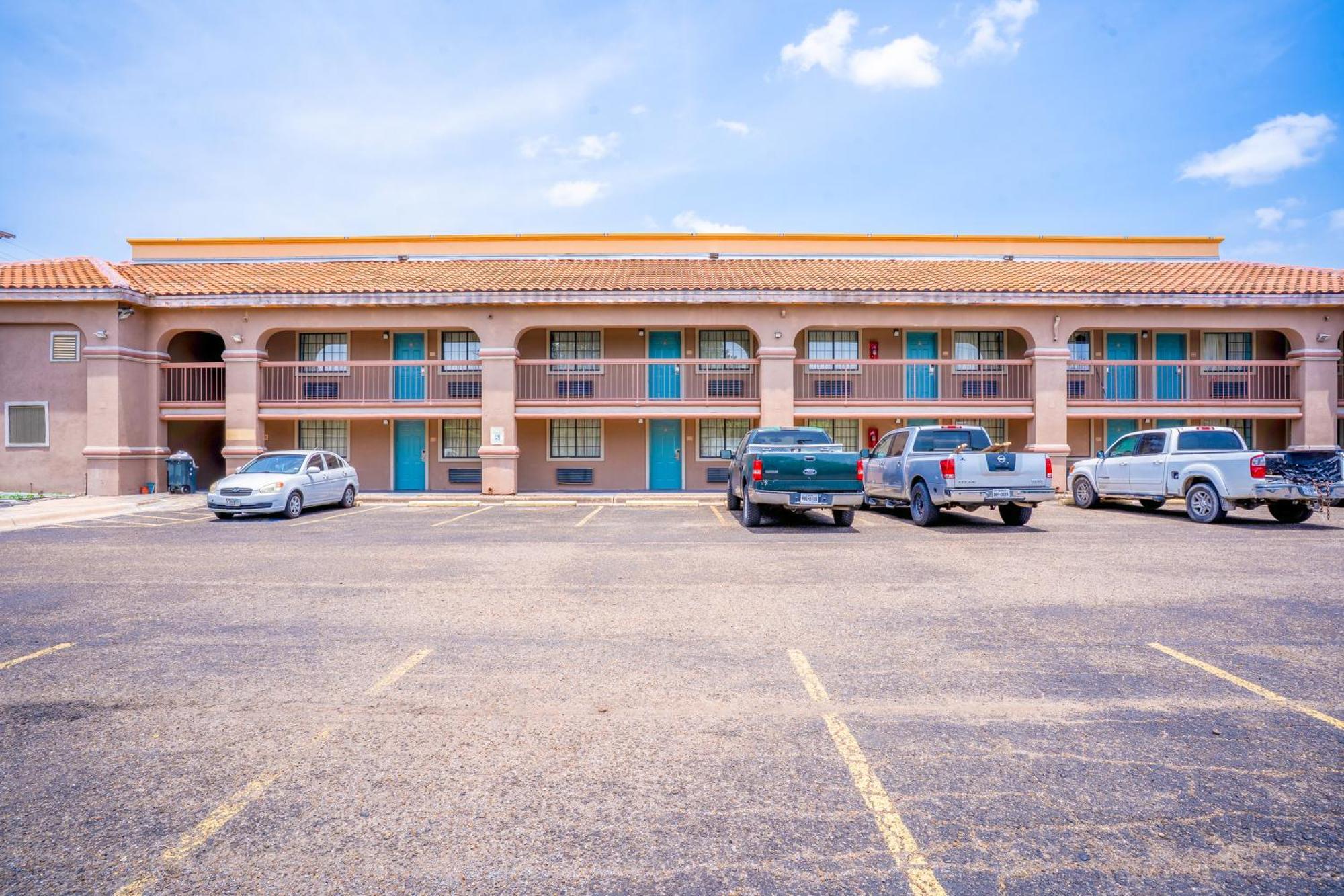 Lone Star Inn & Suites By Oyo Harlingen Tx Екстер'єр фото
