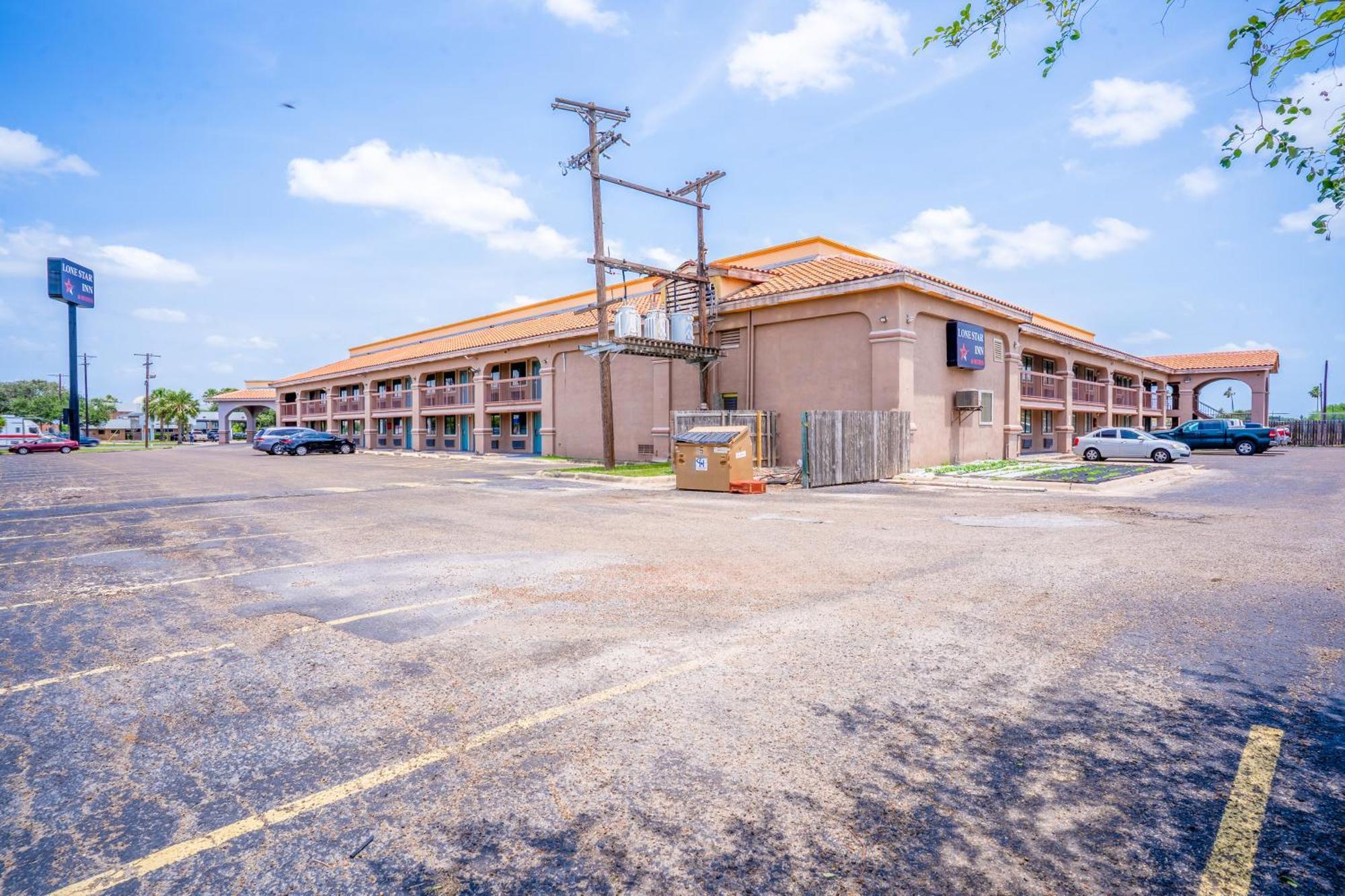 Lone Star Inn & Suites By Oyo Harlingen Tx Екстер'єр фото